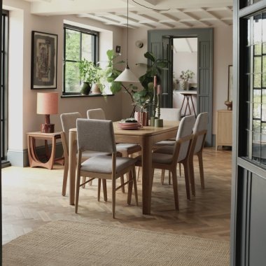 Choosing the Right Dining Table for Festive Gatherings